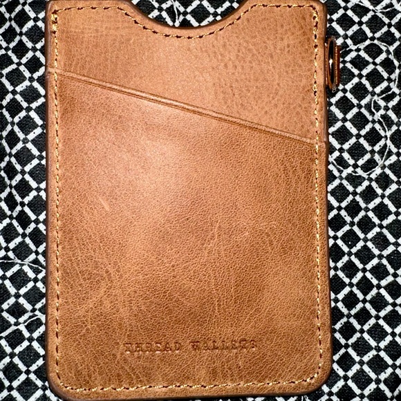 Thread Wallet Floral pattern - Picture 2 of 2